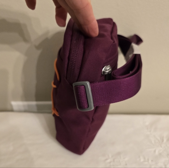 NWOT The North Face Jester Crossbody Bag - Burgundy and Orange - Picture 4 of 8